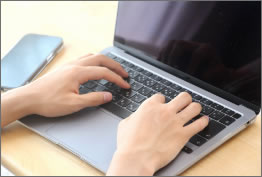 パソコンとプログラミング環境貸与(パソコン持ち込みも可)